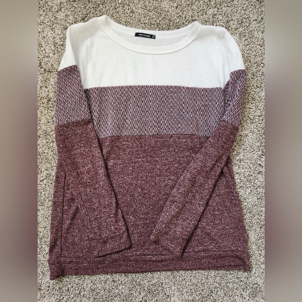 Long sleeve burgundy & white top